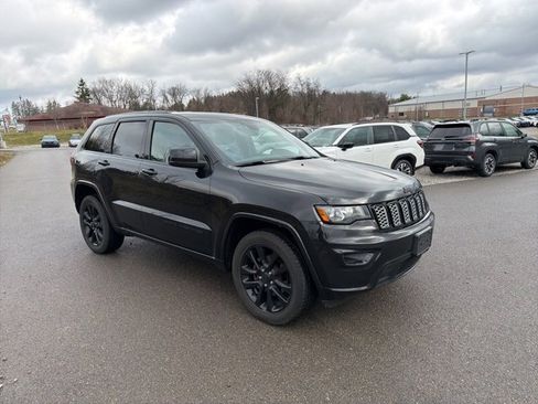 Used 2020 Jeep Grand Cherokee Altitude image 5
