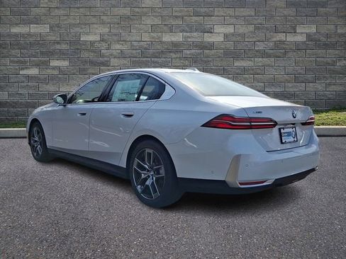 New 2026 BMW 530i xDrive w/ Premium Package AWD/4WD image 4