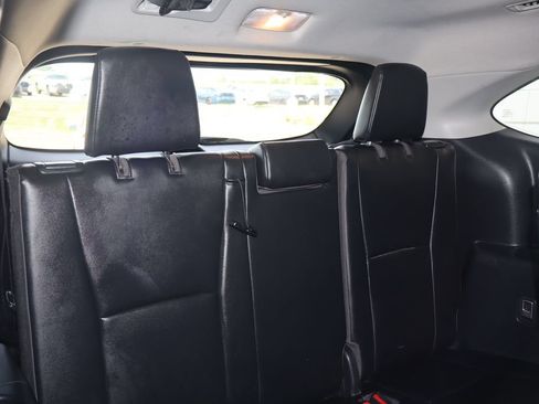 Used 2022 Toyota Highlander XLE FWD image 45