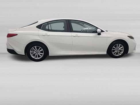 Used 2025 Toyota Camry SE FWD image 3