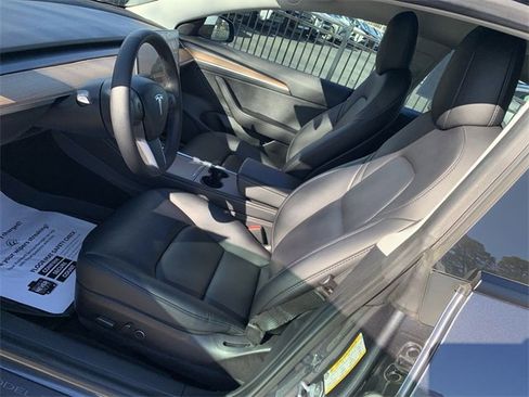 Used 2022 Tesla Model 3 Long Range image 17