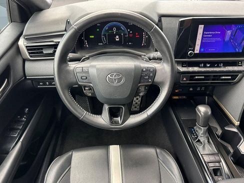 Used 2025 Toyota Camry SE image 27