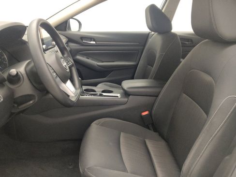 Used 2025 Nissan Altima 2.5 SV FWD image 17