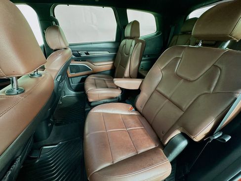 Used 2023 Kia Telluride EX w/ EX Captain's Chair Package FWD image 31