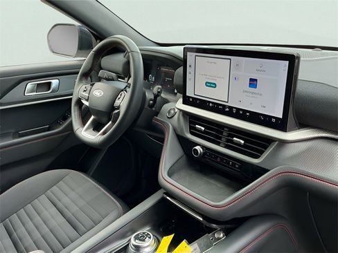 Certified 2025 Ford Explorer ST-Line w/ ST-Line Street Pack image 38