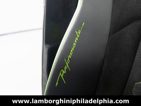 Used 2024 Lamborghini Urus Performante AWD/4WD image 38