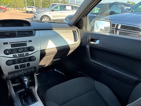 Used 2010 Ford Focus SES FWD image 22
