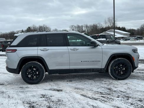 New 2026 Jeep Grand Cherokee Altitude AWD/4WD image 42