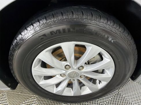 Used 2018 Chrysler Pacifica Touring-L image 12