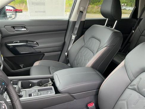 New 2026 Nissan Pathfinder Platinum w/ Cargo Package FWD image 26