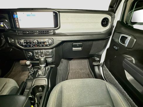 Certified 2024 Jeep Wrangler Unlimited w/ Convenience Group AWD/4WD image 30