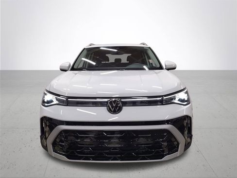 New 2025 Volkswagen Taos SEL image 3