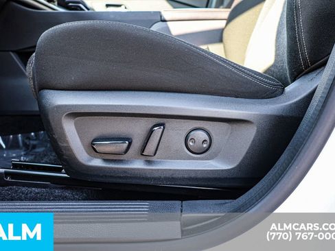 Used 2025 Nissan Rogue SV image 25