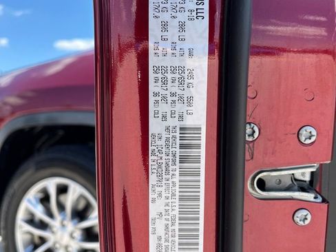 Used 2019 Jeep Cherokee Latitude Plus AWD/4WD image 10