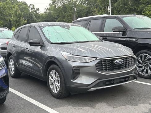 Used 2025 Ford Escape Active w/ Tech Pack #1 FWD image 2