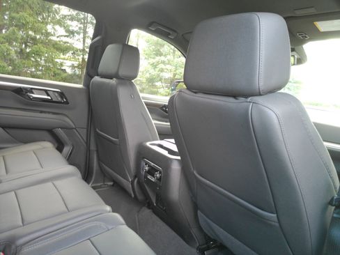 Used 2026 Chevrolet Suburban Z71 AWD/4WD image 20