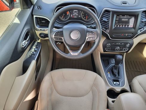 Used 2021 Jeep Cherokee Latitude FWD image 23