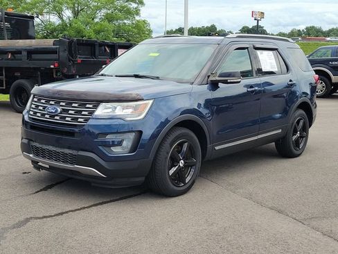 Used 2017 Ford Explorer XLT w/ Equipment Group 202A AWD/4WD image 1