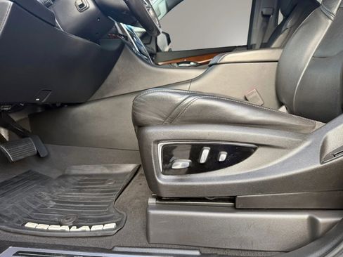 Used 2019 Cadillac Escalade ESV Luxury image 13