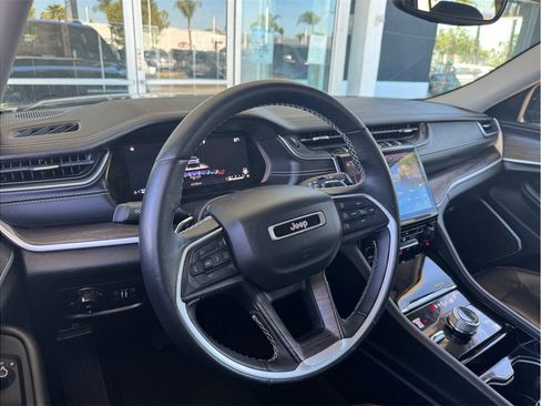 Used 2022 Jeep Grand Cherokee L Limited AWD/4WD image 25