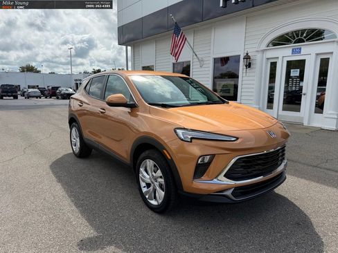 Used 2024 Buick Encore GX Preferred AWD/4WD image 3
