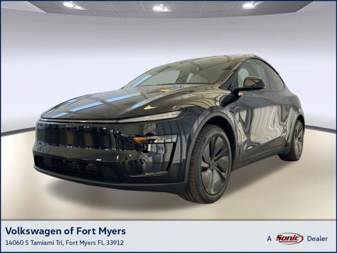 Used 2026 Tesla Model Y AWD image 1