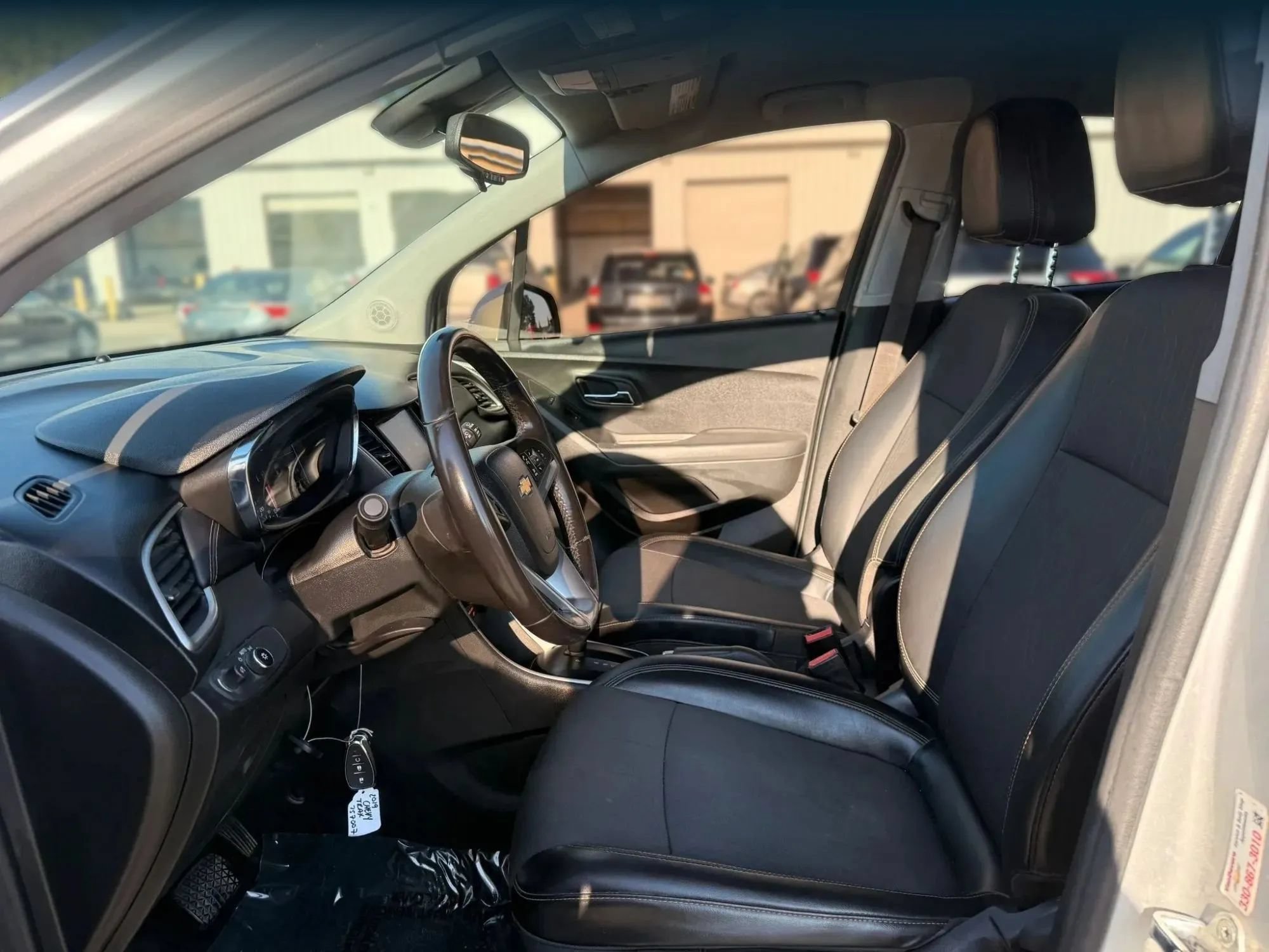 Used 2019 Chevrolet Trax LT w/ LT Convenience Package AWD/4WD image 2