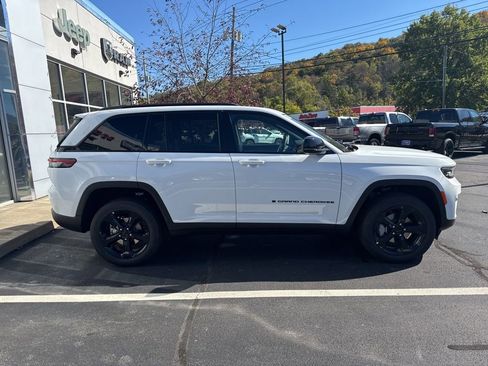 New 2025 Jeep Grand Cherokee Limited w/ Black Appearance Package image 8