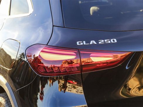 New 2025 Mercedes-Benz GLA 250 4MATIC image 9