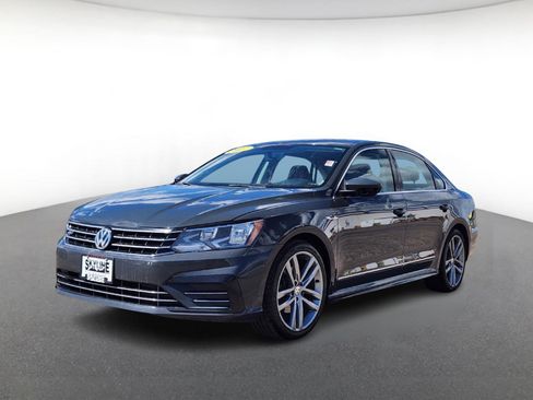 Used 2017 Volkswagen Passat 1.8T R-Line image 2