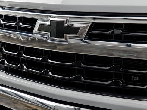 Used 2024 Chevrolet Silverado 1500 LT AWD/4WD image 4