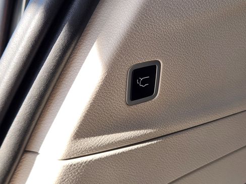 Used 2024 Chrysler Pacifica Limited w/ Trailer Tow Group image 41