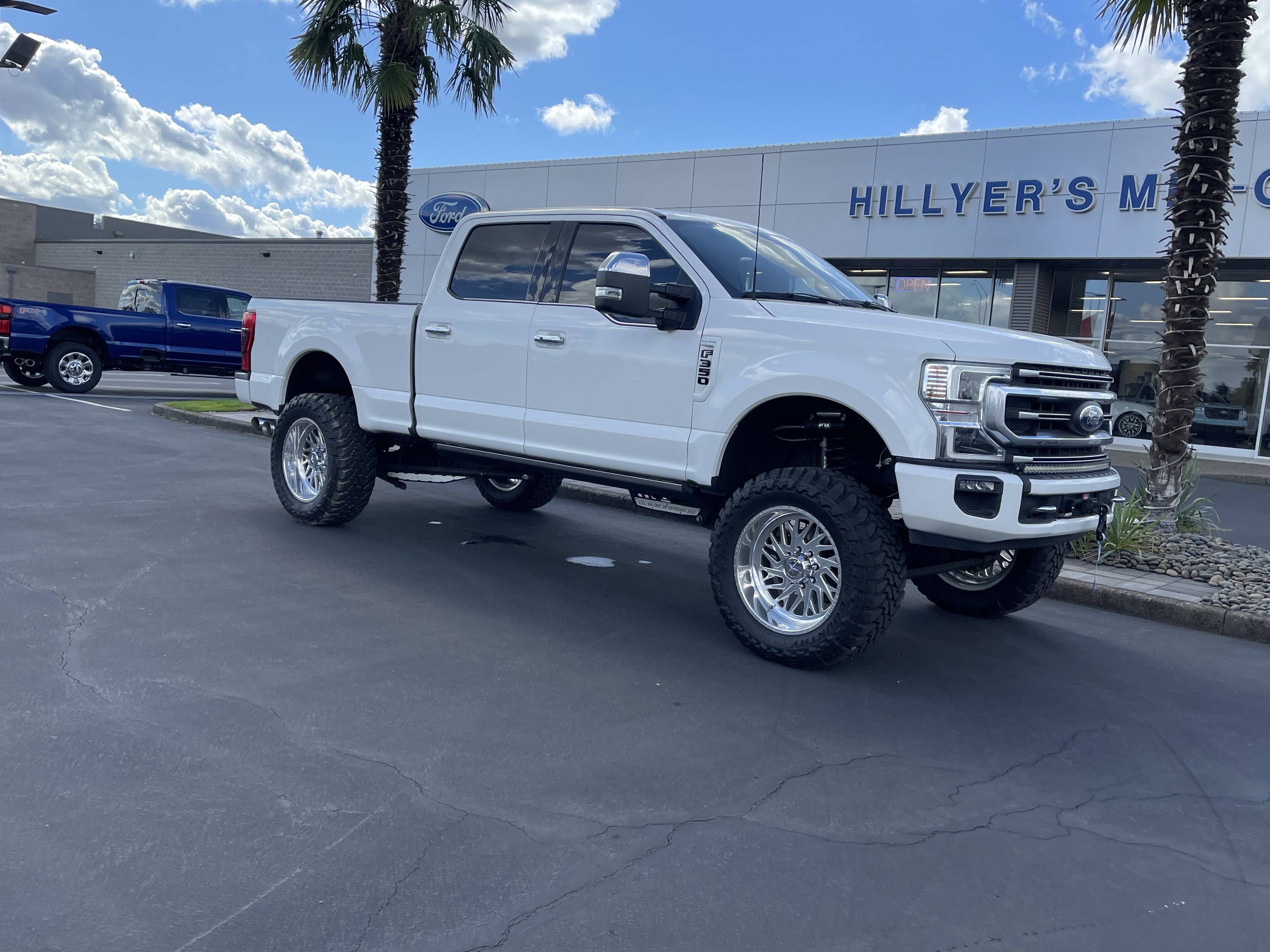 Used 2022 Ford F350 Platinum w/ FX4 Off-Road Package AWD/4WD image 1