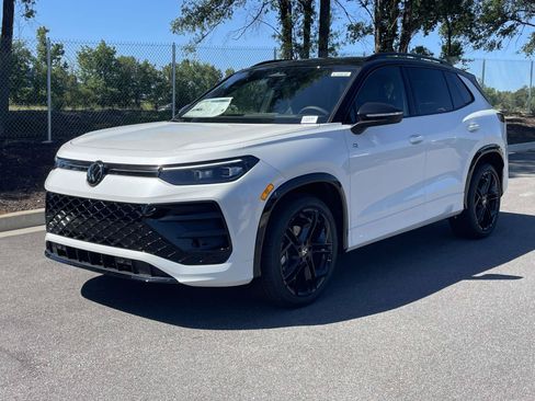 New 2026 Volkswagen Tiguan SE R-Line FWD image 3