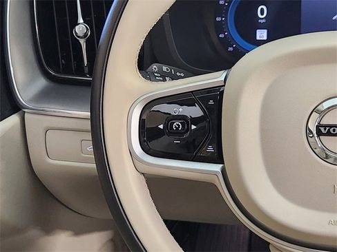 Used 2025 Volvo XC60 B5 Core image 27