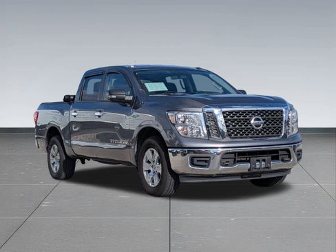 Used 2018 Nissan Titan SV image 8