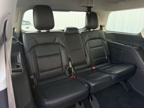 Used 2025 Lincoln Navigator Reserve image 32