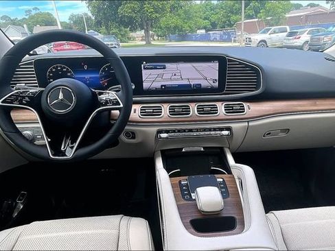 Used 2025 Mercedes-Benz GLE 350 4MATIC image 4