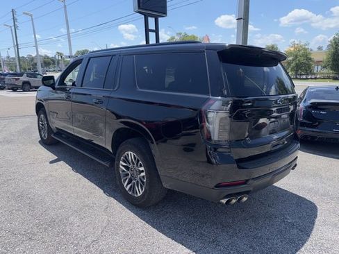 Used 2025 Chevrolet Suburban Z71 w/ Z71 Off-Road Package AWD/4WD image 7