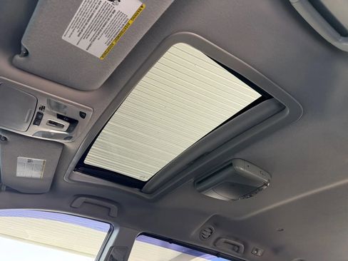 Used 2012 Toyota Sienna SE FWD image 21
