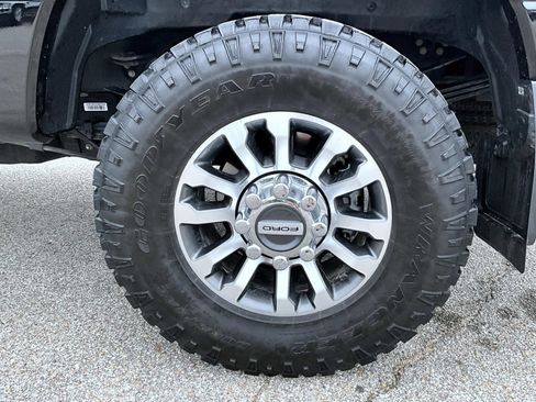 Used 2022 Ford F350 Lariat w/ Lariat Ultimate Package AWD/4WD image 26