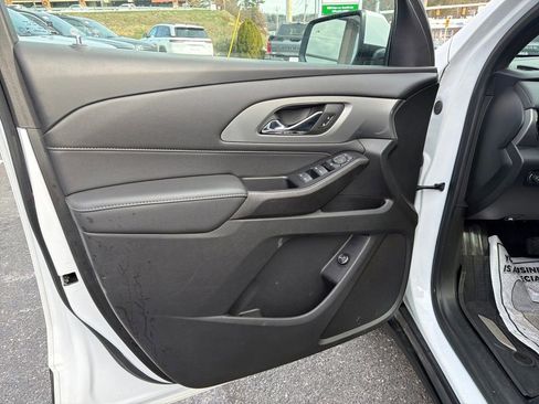 Used 2023 Chevrolet Traverse LT w/ Rear Camera Mirror Package image 13