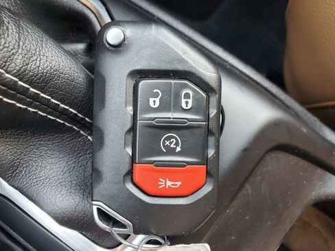 Certified 2022 Jeep Wrangler Unlimited Sahara w/ Cold Weather Group image 31