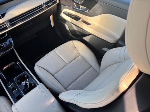 New 2026 Lincoln Corsair Premiere image 14