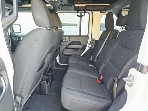 Used 2020 Jeep Wrangler Unlimited Sahara AWD/4WD image 14