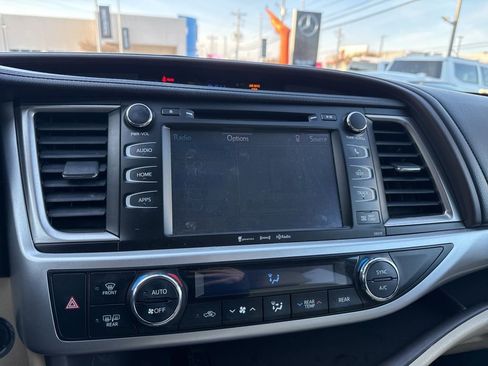 Used 2017 Toyota Highlander XLE image 10