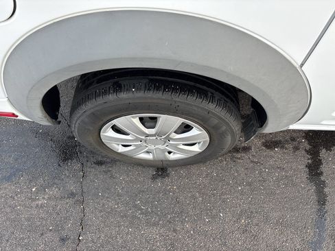 Used 2011 Ford Transit Connect XLT image 5