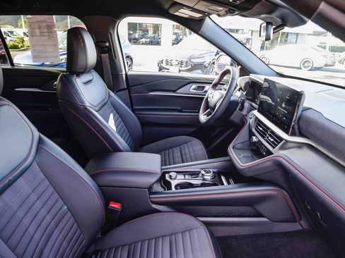 Used 2025 Ford Explorer ST-Line w/ Premium Package image 16