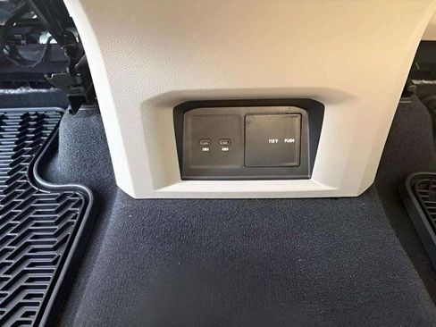 Used 2023 Volkswagen Atlas SEL image 10