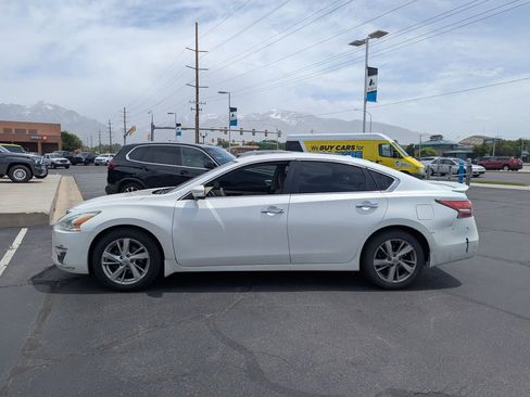 Used 2015 Nissan Altima 2.5 SV w/ Convenience Package FWD image 8
